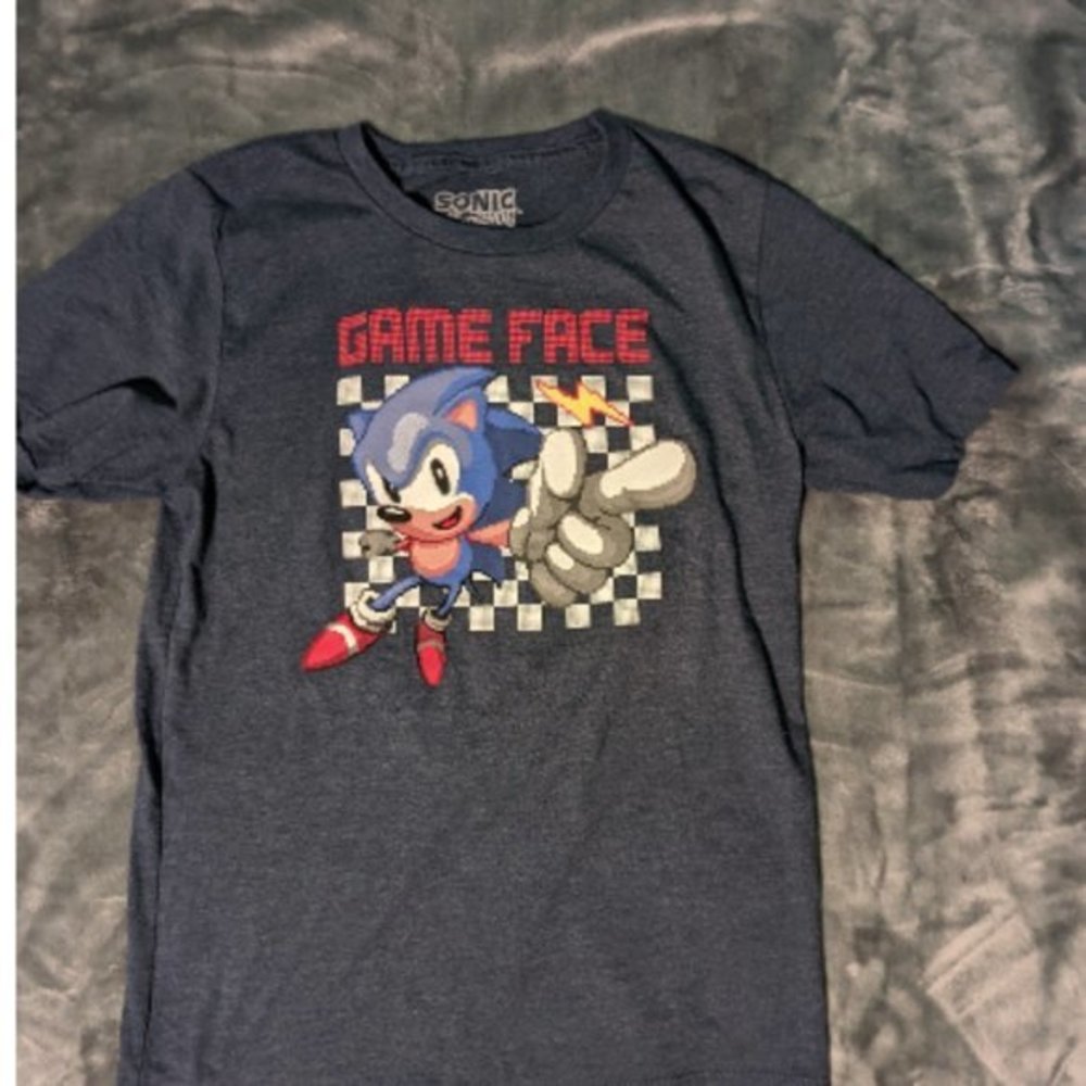 NWOT Boys Sonic the Hedgehog Game Face shirt Never worn great soft shirt kid 8
